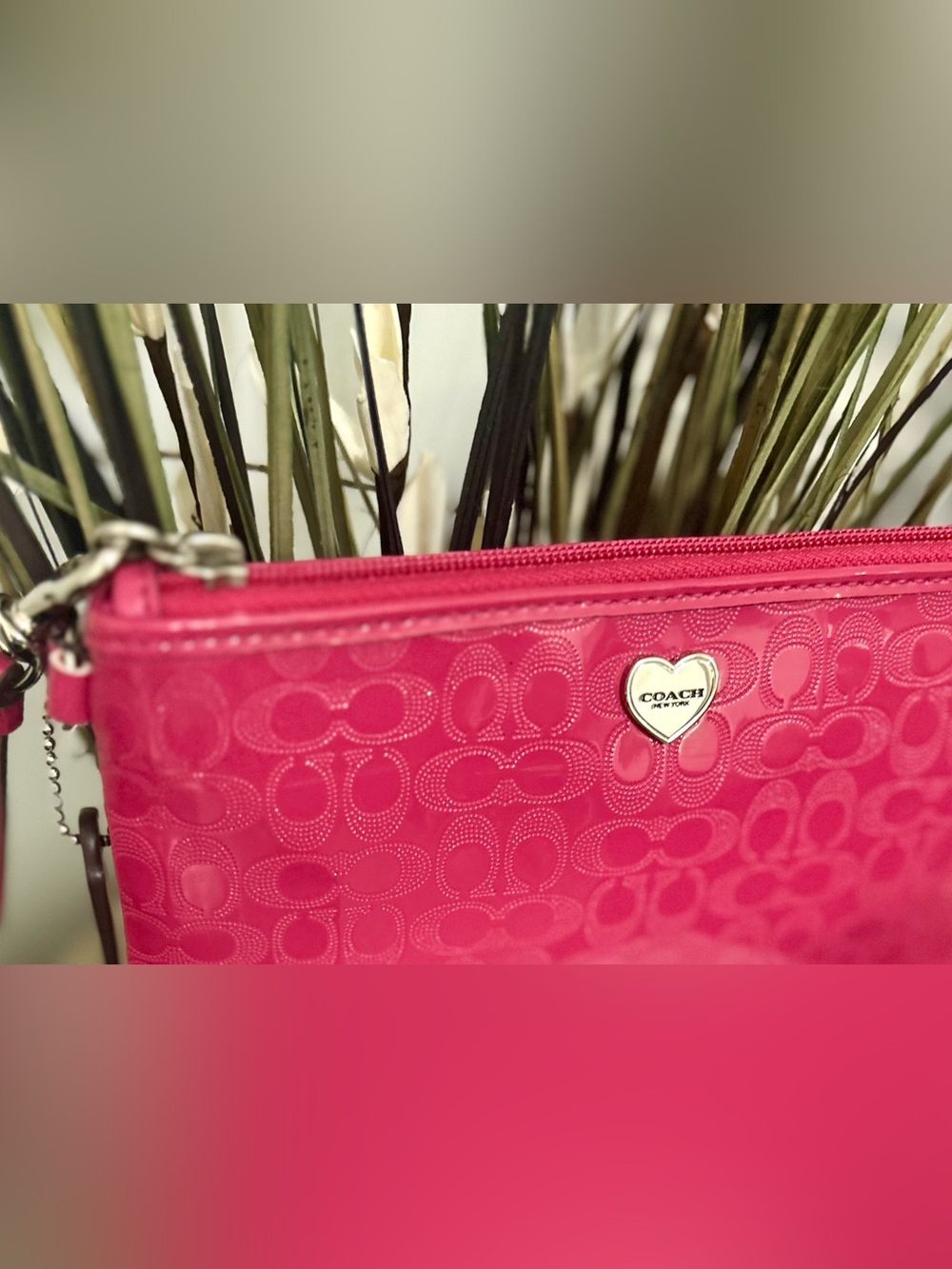*NWT Coach Peyton Signature Embossed Patent Leather Wristlet in Fuscia - Picture 4 of 16